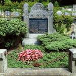 Friedhof historische Gräber - zur Detailansicht wechseln